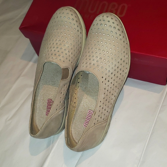 Munro New SKIPPER Nubuck Perforated Sneakers Shoe Comfort Wedge Flats Women's 9W - Picture 9 of 17